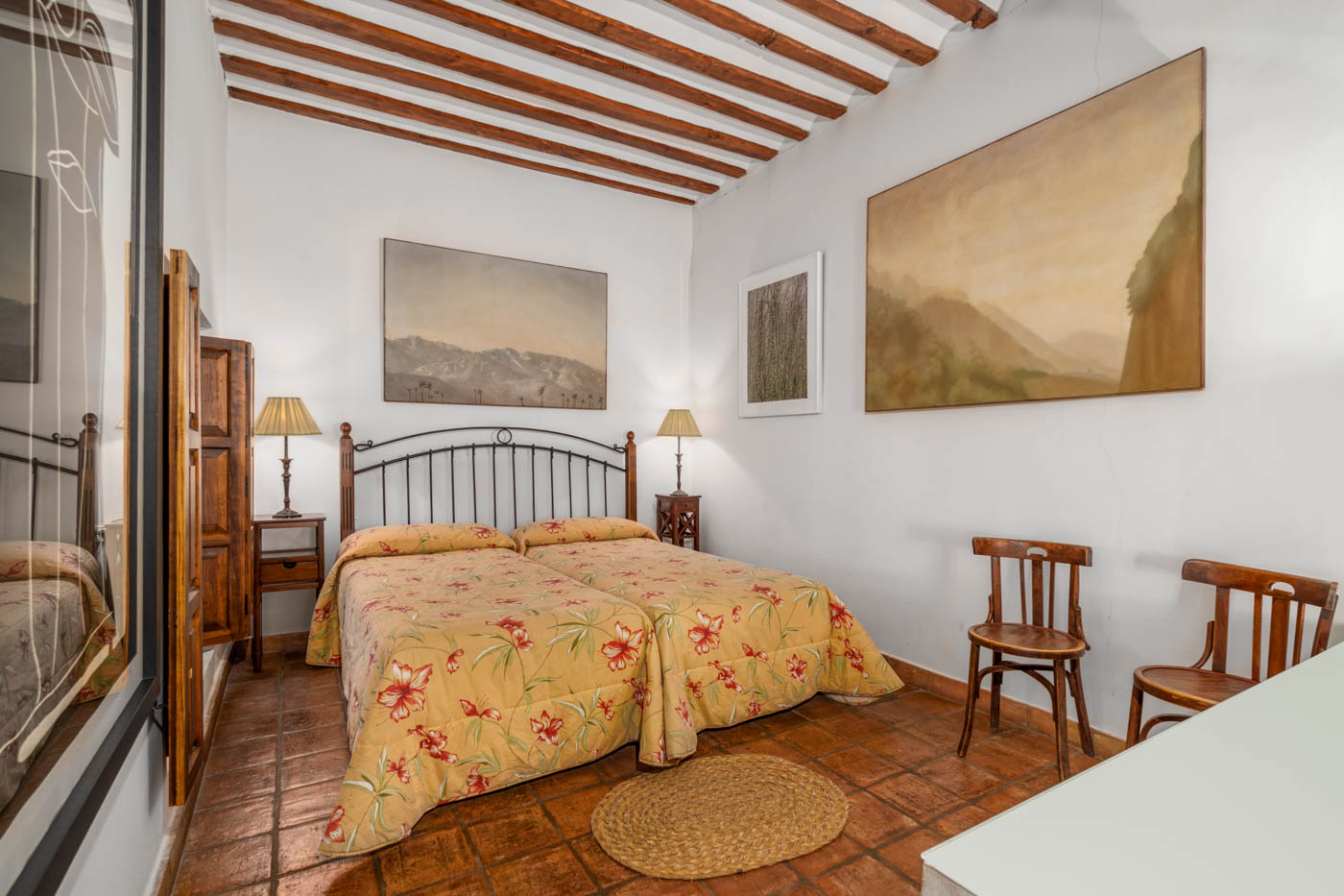 Habitación con 2 camas juntas